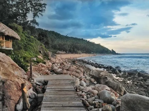 Tỉnh vừa có núi vừa có biển, thu nhiều tiền từ du khách nhất dịp 30/4 - 1/5: Cách Hà Nội chưa đến 200km