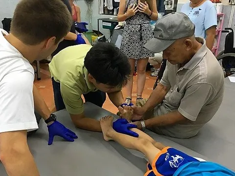 Tp.HCM khám chữa bệnh y học cổ truyền kết hợp phục hồi chức năng ở trạm y tế