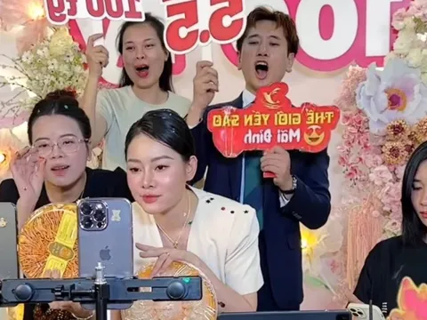 Sốc: Chỉ trong 5 tiếng đầu tiên livestream, chủ 1 kênh TikTok đã đạt doanh thu 45 tỷ đồng, có thời điểm lên đến 60.000 người xem để "chốt đơn"