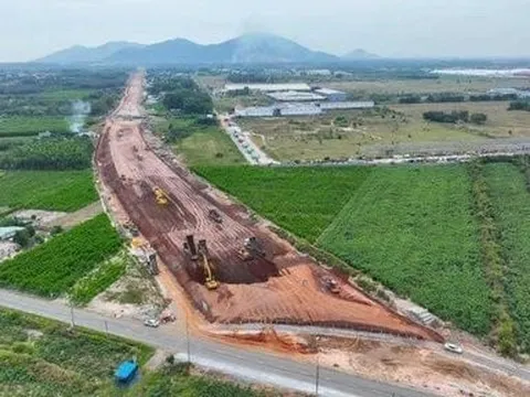 Đồng Nai: Khảo sát các vị trí khai thác đất đắp thi công Đường cao tốc Biên Hòa - Vũng Tàu