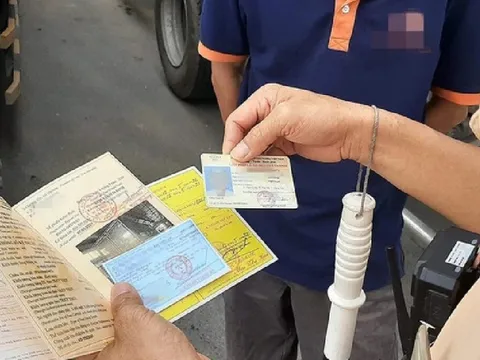 Từ ngày 1/6, thu hồi Giấy phép lái xe nếu cho người khác mượn!