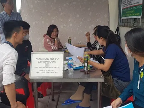 Việc tìm người cao hơn người tìm việc