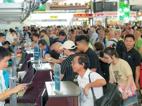 Hành khách đã phải mua vé máy bay giá cao bất thường nên làm điều này