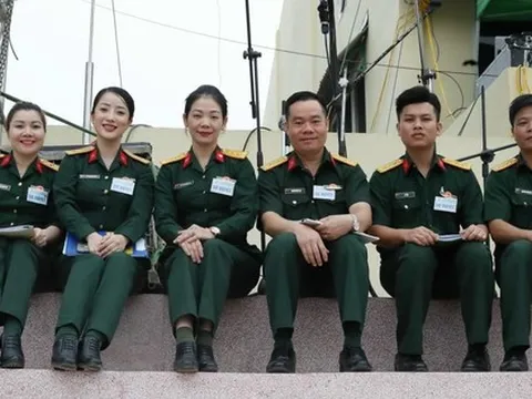 Danh tính dàn MC có giọng đọc thuyết minh 'thấm tận từng giác quan' tại lễ diễu binh, diễu hành kỷ niệm 70 năm chiến thắng Điện Biên Phủ