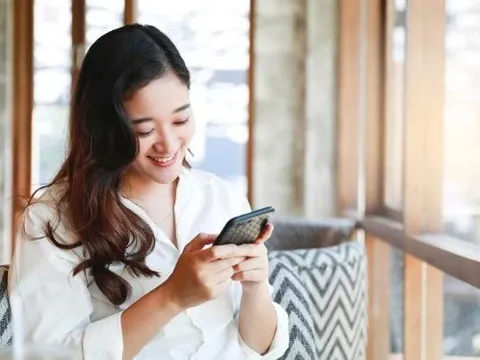 ‘Mẹ bỉm’ ngồi nhà bấm điện thoại, ngày cao điểm thu về hơn 600 triệu đồng doanh thu bằng cả năm đi làm thuê: Đừng lãng phí đời mình để làm giàu cho người khác!