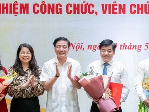 Tổng Thư ký Quốc hội trao quyết định bổ nhiệm công chức lãnh đạo, quản lý