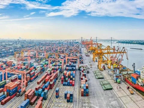 Hàng hóa qua cảng biển tăng trưởng mạnh mẽ
