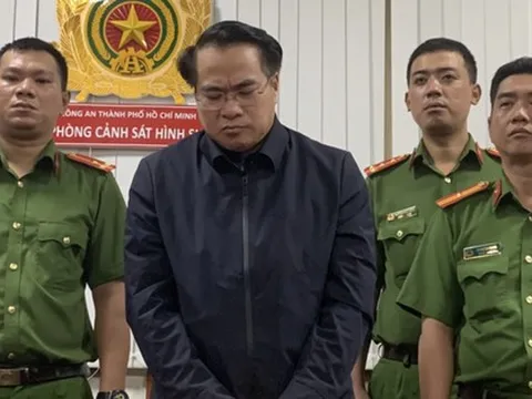 Cựu Cục trưởng Cục Đăng kiểm Việt Nam bị lừa đảo 100.000 USD