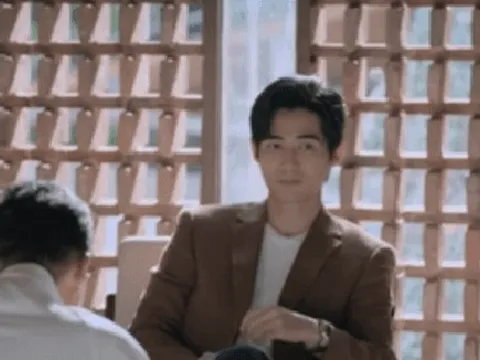 Xuất hiện tổng tài trẻ mãi không già sau 20 năm, ánh mắt thâm tình khiến fan mê mẩn