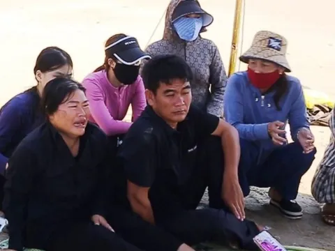 Vụ 4 tàu cá bị chìm: Gia đình lập bàn thời bái vọng ngư dân mất tích