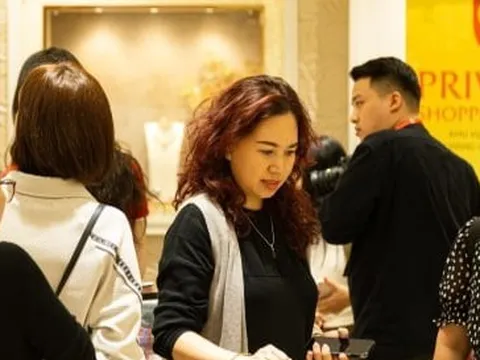 'Đu đỉnh' giá vàng, người mua vẫn lãi đậm