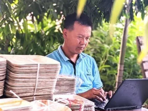 Độc đáo chén, đĩa làm bằng mo cau, xuất khẩu khắp 5 châu