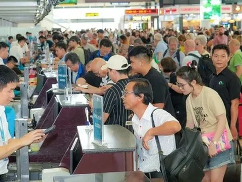 Phó chủ tịch QH: "Giá vé máy bay còn tăng kịch trần không, phải trả lời dứt khoát"