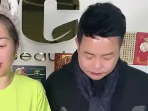 Mẹ ruột đột quỵ nằm một chỗ, Quang Lê nghẹn ngào: "Tôi buồn nhưng không hối tiếc"