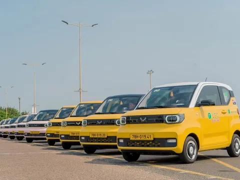 Giá từ 8.000 đồng/km, cước của taxi điện mini đầu tiên trên thị trường Việt đứng ở đâu so với GSM, Grab và taxi truyền thống?