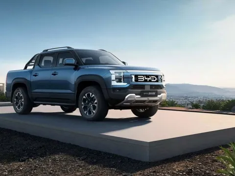 Bán tải 'cá mập' của BYD ra mắt: Ngang cỡ Ford Ranger, động cơ hybrid, trang bị không thiếu gì kể cả hát karaoke