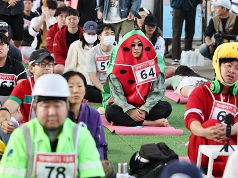 Cuộc thi "ngồi đờ đẫn" tại Hàn Quốc khiến nhiều người cười ra nước mắt, suốt 10 năm vẫn gây sốt vì một lý do