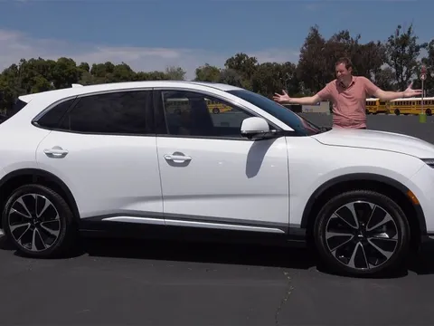 Youtuber gần 5 triệu lượt theo dõi lái VF 8 rồi 'chốt': Hyundai, KIA có khởi đầu tệ, VinFast làm tốt hơn