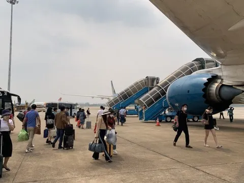 Vé máy bay “hạ nhiệt”, hàng không tung vé 0 đồng