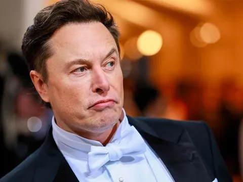 Tỷ phú với “bộ óc điên rồ” Elon Musk thẳng thắn: Người giàu vẫn mãi giàu còn người nghèo thì chật vật vì quên 1 THỨ sẽ giúp thay đổi số phận