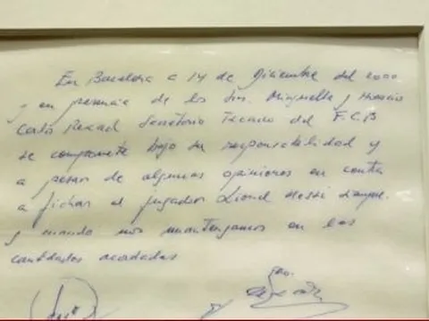 Tờ giấy ăn của Messi được bán đấu giá gần 1 triệu USD