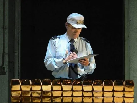 Vàng lại lập đỉnh lịch sử, một ‘thế lực’ đang ồ ạt gom hàng bất chấp lý do