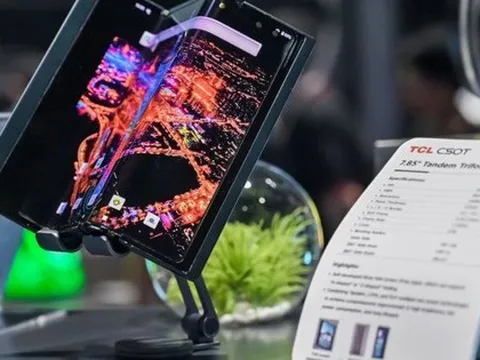 Chiếc điện thoại gập ba đầu tiên trên thế giới