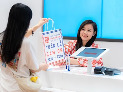 Thương hiệu thời trang toàn cầu với hơn 2.400 cửa hàng trên khắp thế giới khởi động “tuần lễ cảm ơn”, tung BST với họa tiết tôn vinh văn hóa Việt gây chú ý