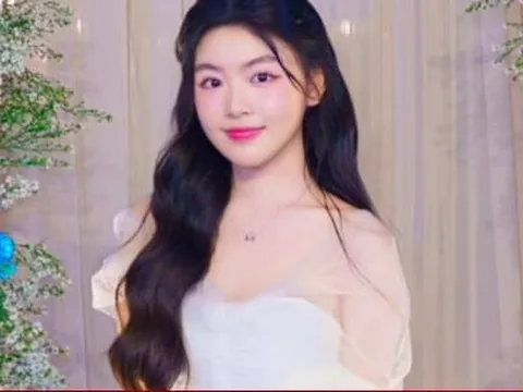 Những món đồ hàng hiệu của con gái MC Quyền Linh