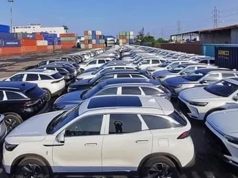 Làn sóng ô tô ngoại ồ ạt vào Việt Nam