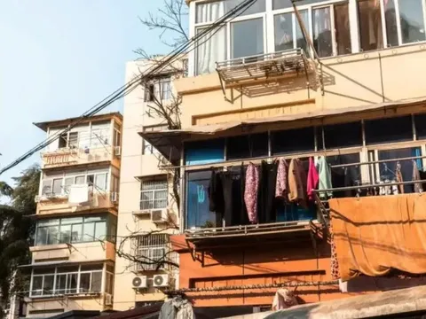 Môi giới bất động sản cho biết: Một khi tuổi của nhà cũ vượt quá ngần này năm thì thực sự không nên mua