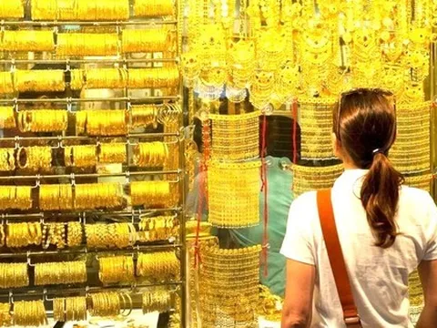 Giá vàng thế giới giảm mạnh nhất kể từ đầu năm