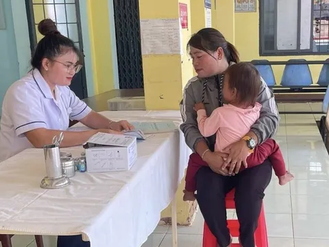 Nữ cán bộ dân số tận tâm với công việc, hết lòng vì bà con buôn làng