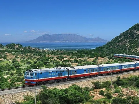 Chuyến tàu dài nhất Việt Nam được chuyên trang quốc tế ca ngợi, du khách nhận xét: "Lâu nhưng xứng đáng"