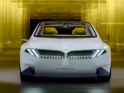 Xem trước BMW 3-Series 2025 sắp ra mắt: Thiết kế lột xác hoàn toàn, HUD to kỷ lục, động cơ điện không dưới 300 mã lực