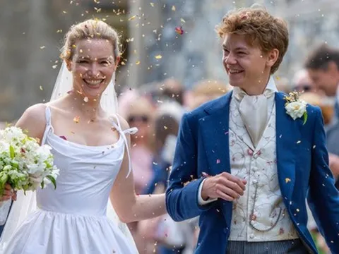 Đám cưới đẹp như cảnh phim của tài tử có gương mặt trẻ thơ nhất Hollywood và vợ cũ Elon Musk tại làng cổ