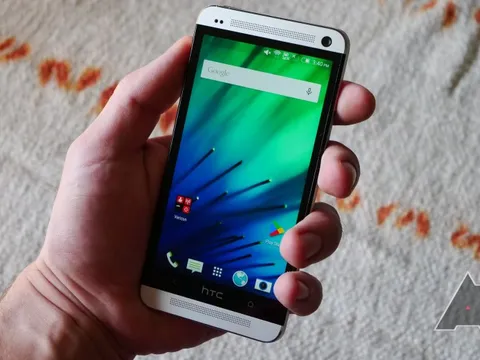 Cái thời mà đến Samsung còn bị chê xấu, vẻ đẹp của HTC One M7 như "chấp hết tất cả": 11 năm vẫn đẳng cấp