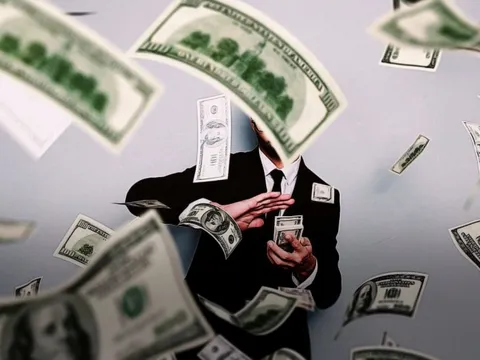 Kiếm 10 tỷ đồng/năm nhờ 6 nguồn thu nhập khác nhau, tôi rút ra bài học: Làm 1 việc không thể giàu!