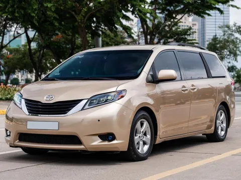 Toyota Sienna 2012 rao bán hơn 1,2 tỷ đồng: MPV gia đình giá ngang Kia Carnival nhưng to hơn, riêng nội thất độ hết 400 triệu