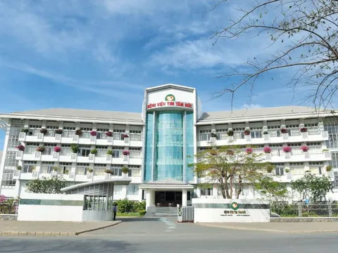 Ngược chiều lợi nhuận hai bệnh viện hiếm hoi trên sàn