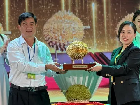 Ba trái sầu riêng giá hơn 2,5 tỉ đồng