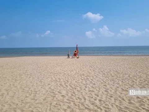 Gian nan lời giải cho nghịch lý "biển đẹp, khách vắng"