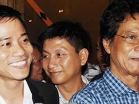 Con trai Chế Linh: “Tôi đi hát hai đêm là mua được lượng vàng SJC nhưng tiền cuốn theo chiều gió hết rồi”