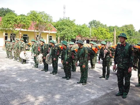Không còn tàu thuyền trong vùng nguy hiểm, tạm dừng khai thác sân bay Đồng Hới