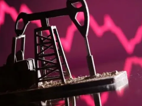 Mỹ đe dọa áp thuế dầu Nga lên đến 50%, một quốc gia BRICS như đang ‘ngồi trên đống lửa’: Vừa mất đi nguồn cung từ Iran, chi phí nhập khẩu sắp cao chót vót