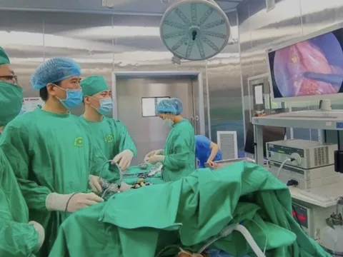 Chủ quan với sỏi túi mật, bệnh nhân 77 tuổi nhập viện cấp cứu vì tắc ruột