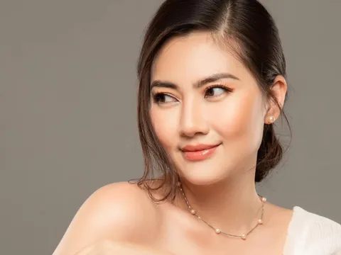 Vbiz có mỹ nhân càng ác càng hot rần rần, đóng 1 phim mà hốt nguyên rổ meme xài cả đời chưa hết