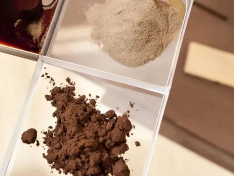 Phát minh của châu Âu làm rung chuyển ngành xây dựng: tạo vật liệu lai giữa thủy tinh và nhựa, thách thức mọi lý thuyết vật lý