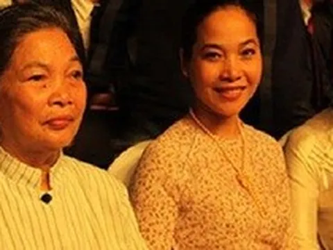 Nữ NSƯT 88 tuổi bảo con gái là NSND: "Con ơi, khó sống quá. Mẹ sợ quá!"