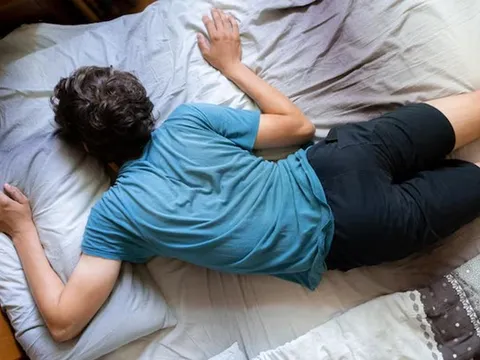 Nam sinh 21 tuổi tử vong đột ngột khi đang ngủ, bác sĩ cảnh báo sự thật "gây sốc"